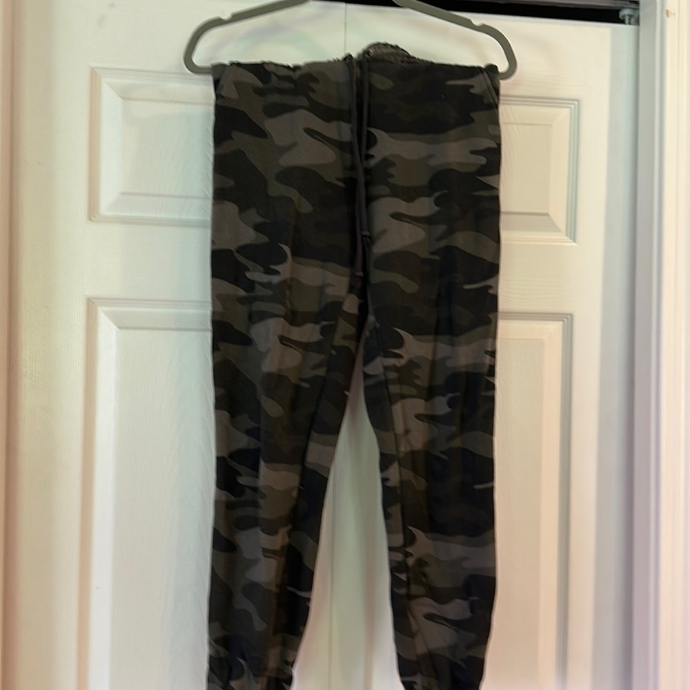 Wild fire xsmall camouflage joggers